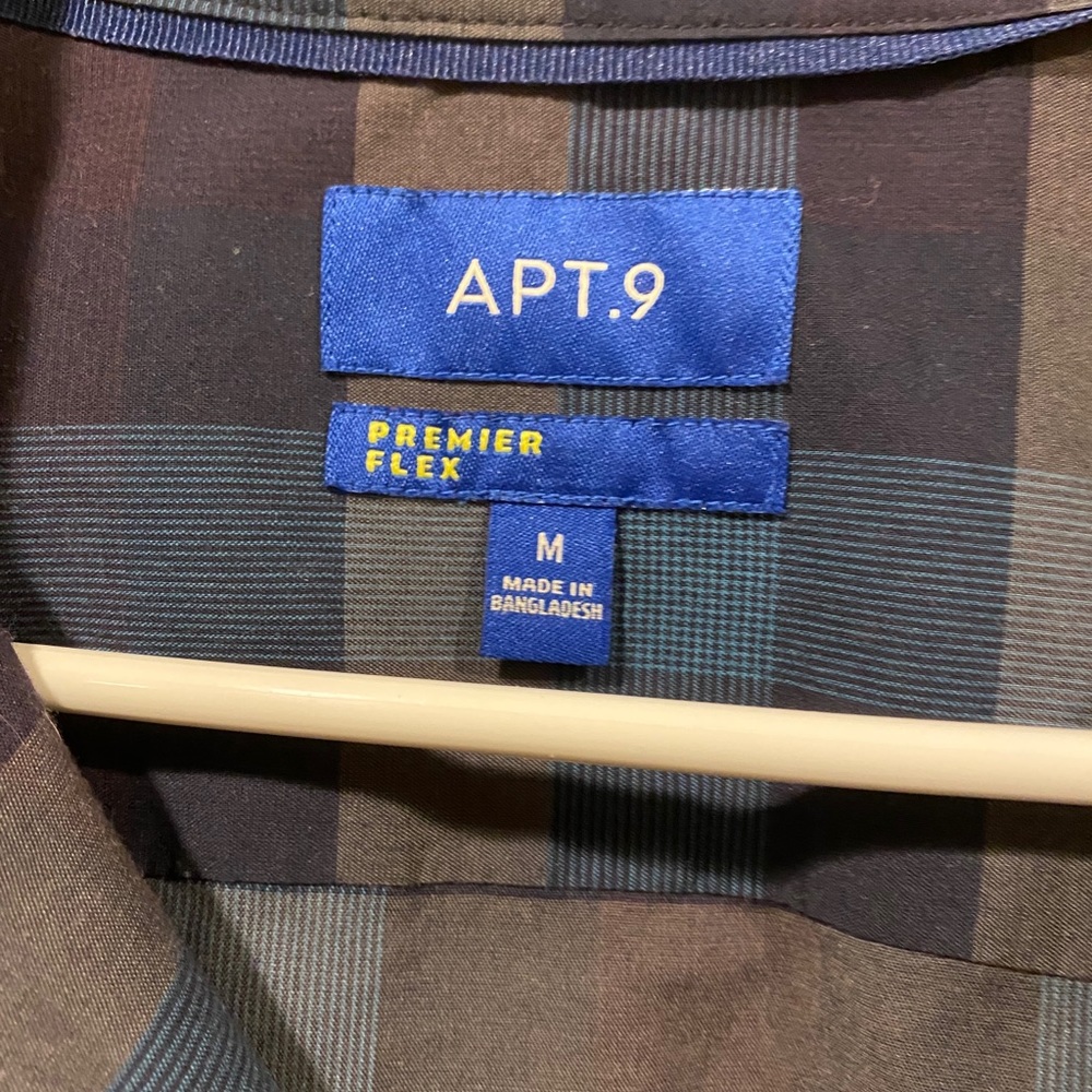APT 9 button down - Picture 4 of 6